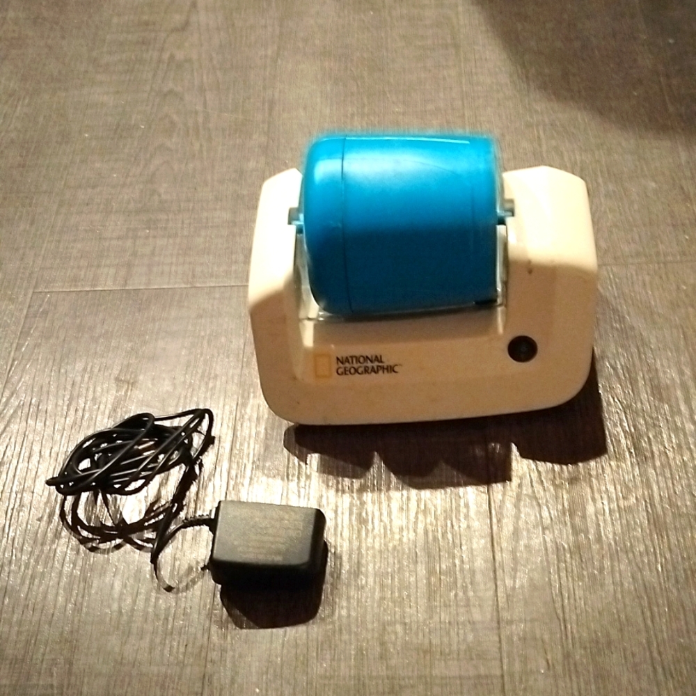 National Geographic Rock Tumbler. Comes with 1 3lb Drum,Polish,& strainer